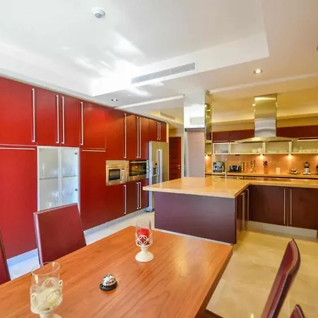 Impresionante Chalet Con Panoramico Al Mar Marbella