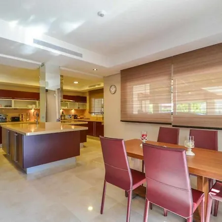Impresionante Chalet Con Panoramico Al Mar Marbella