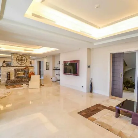 Impresionante Chalet Con Panoramico Al Mar Marbella